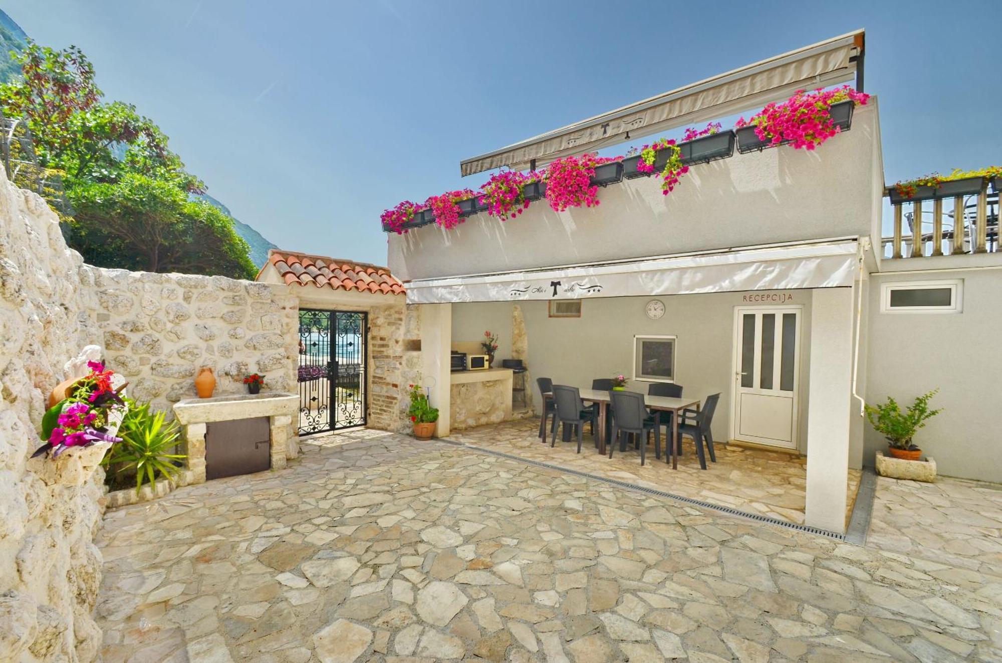 Apartments Mir I Dobro Kotor Eksteriør billede