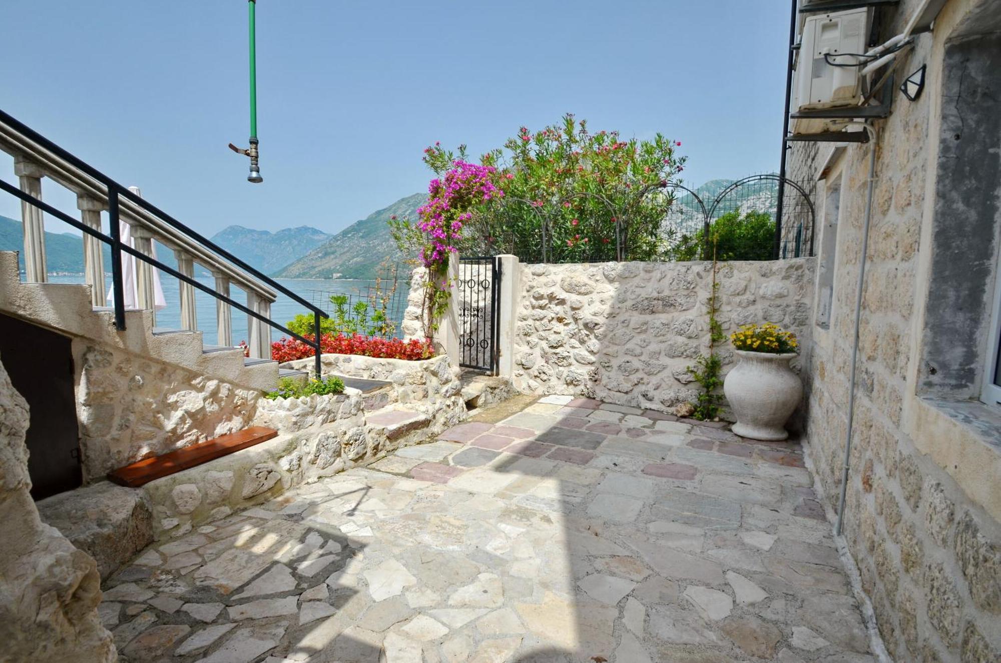 Apartments Mir I Dobro Kotor Eksteriør billede