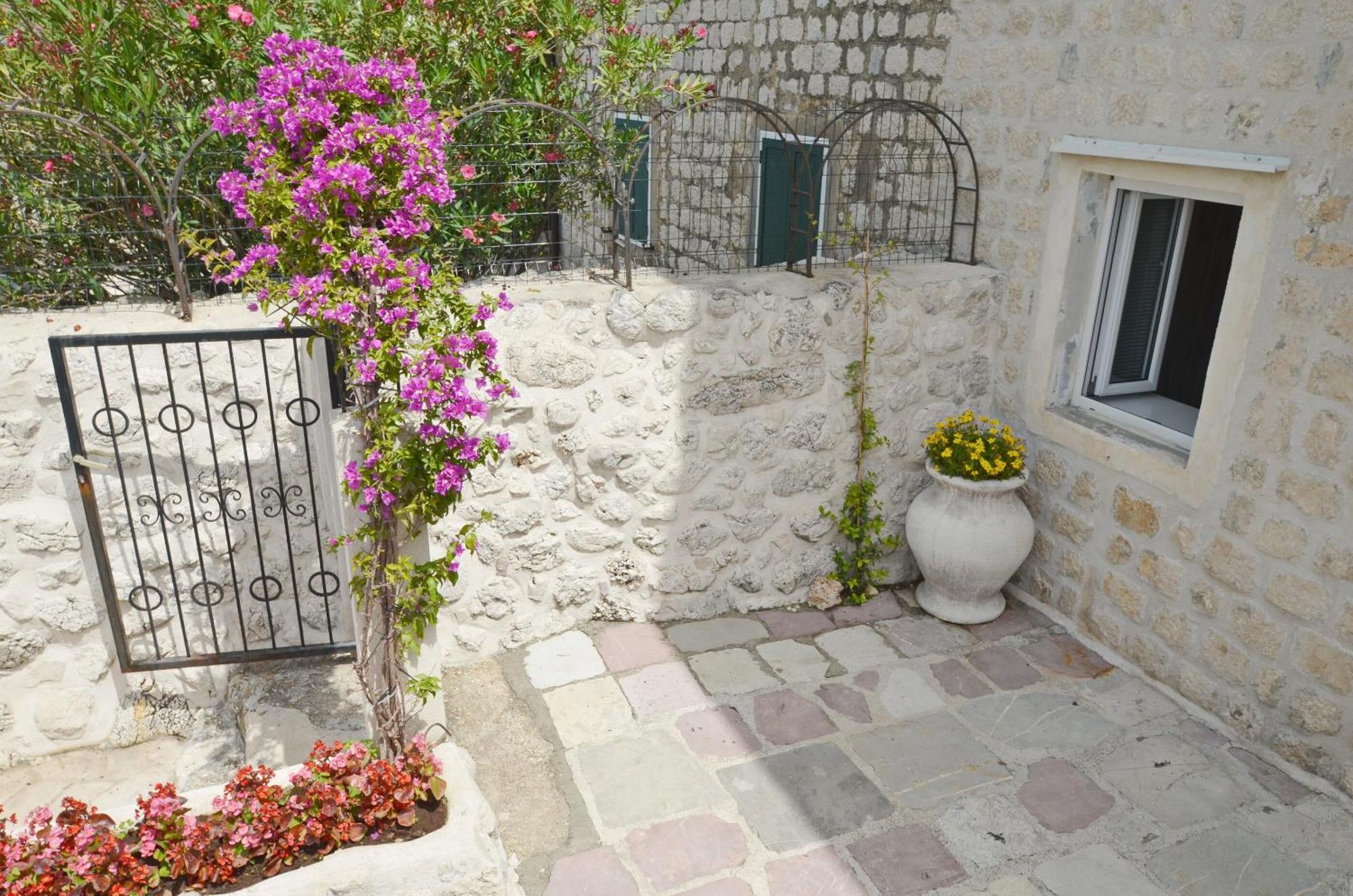 Apartments Mir I Dobro Kotor Eksteriør billede