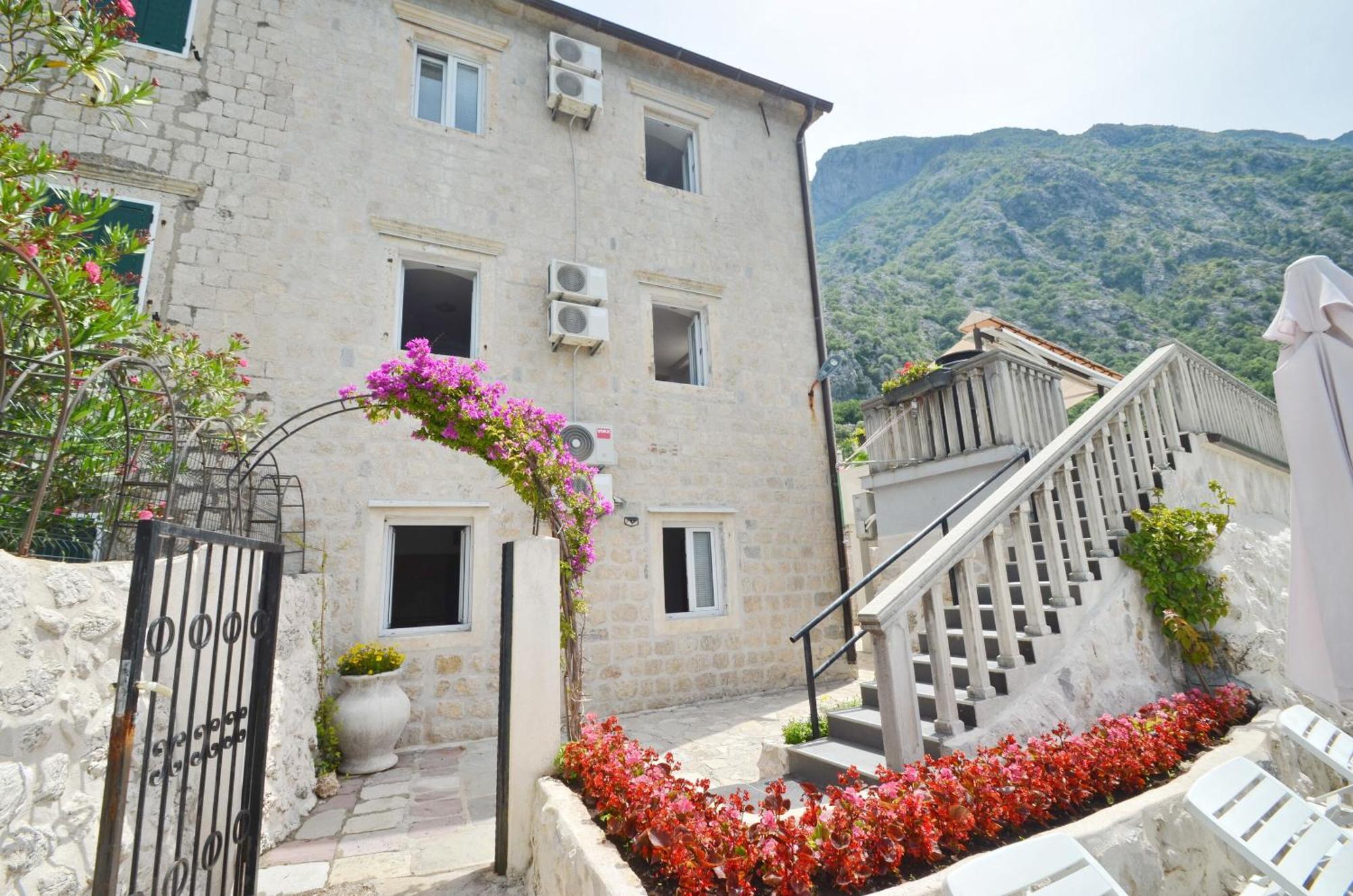 Apartments Mir I Dobro Kotor Eksteriør billede